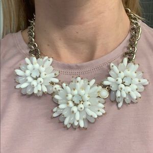 Banana republic white floral statement necklace